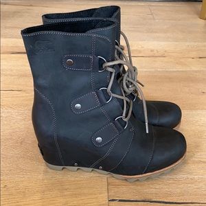 Never worn Sorel Joan of Arctic Wedge Boots